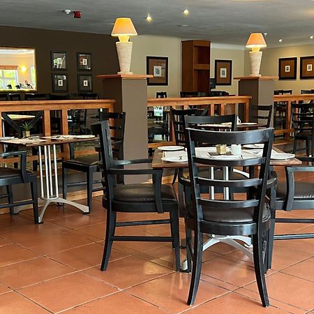 Protea Hotel By Marriott Ondangwa Buitenkant foto
