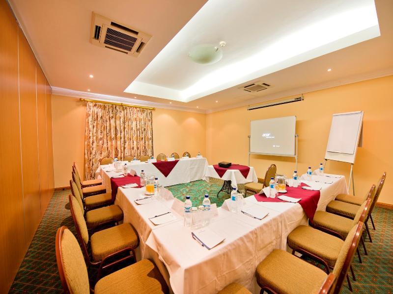 Protea Hotel By Marriott Ondangwa Buitenkant foto