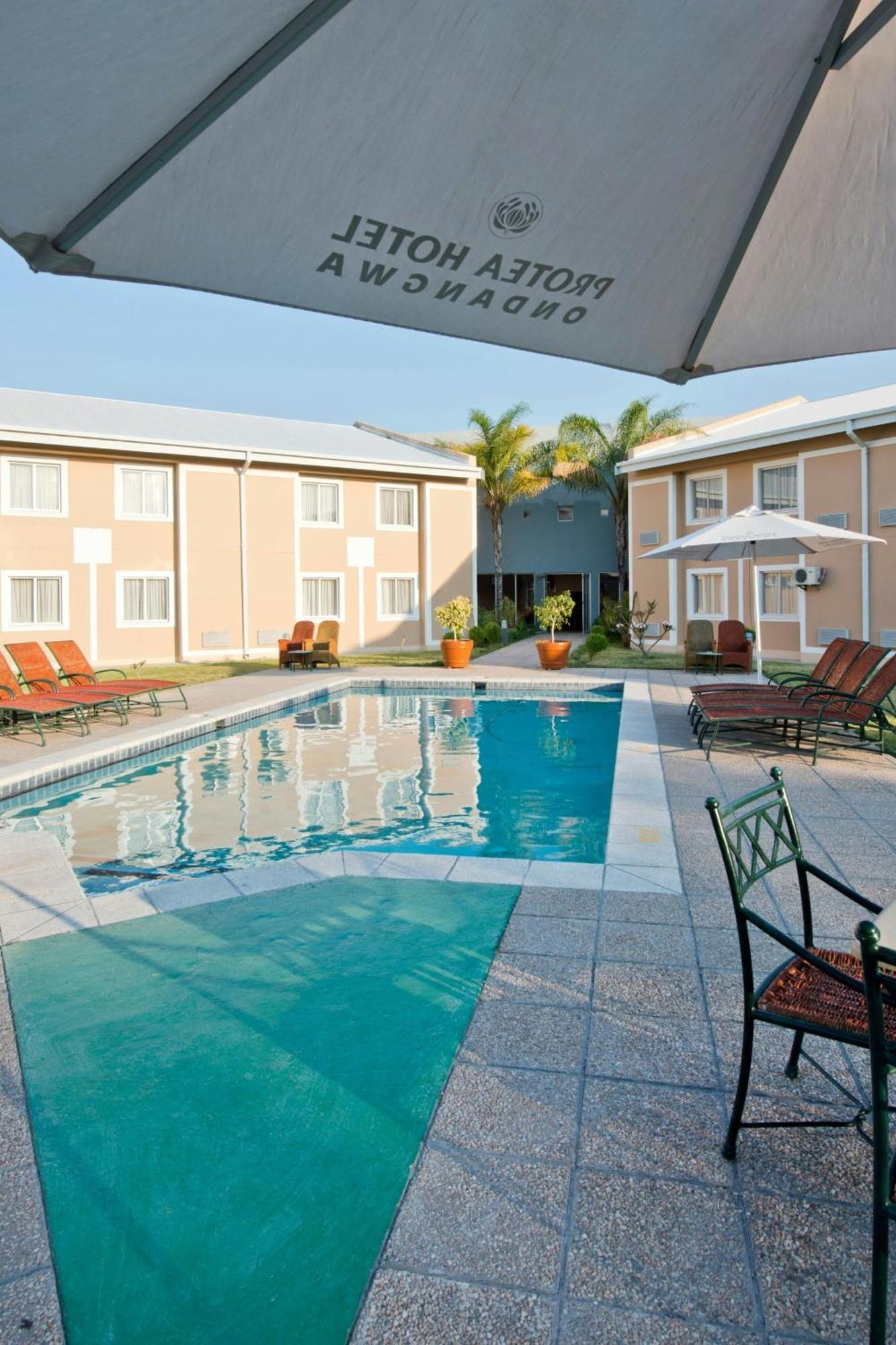 Protea Hotel By Marriott Ondangwa Buitenkant foto