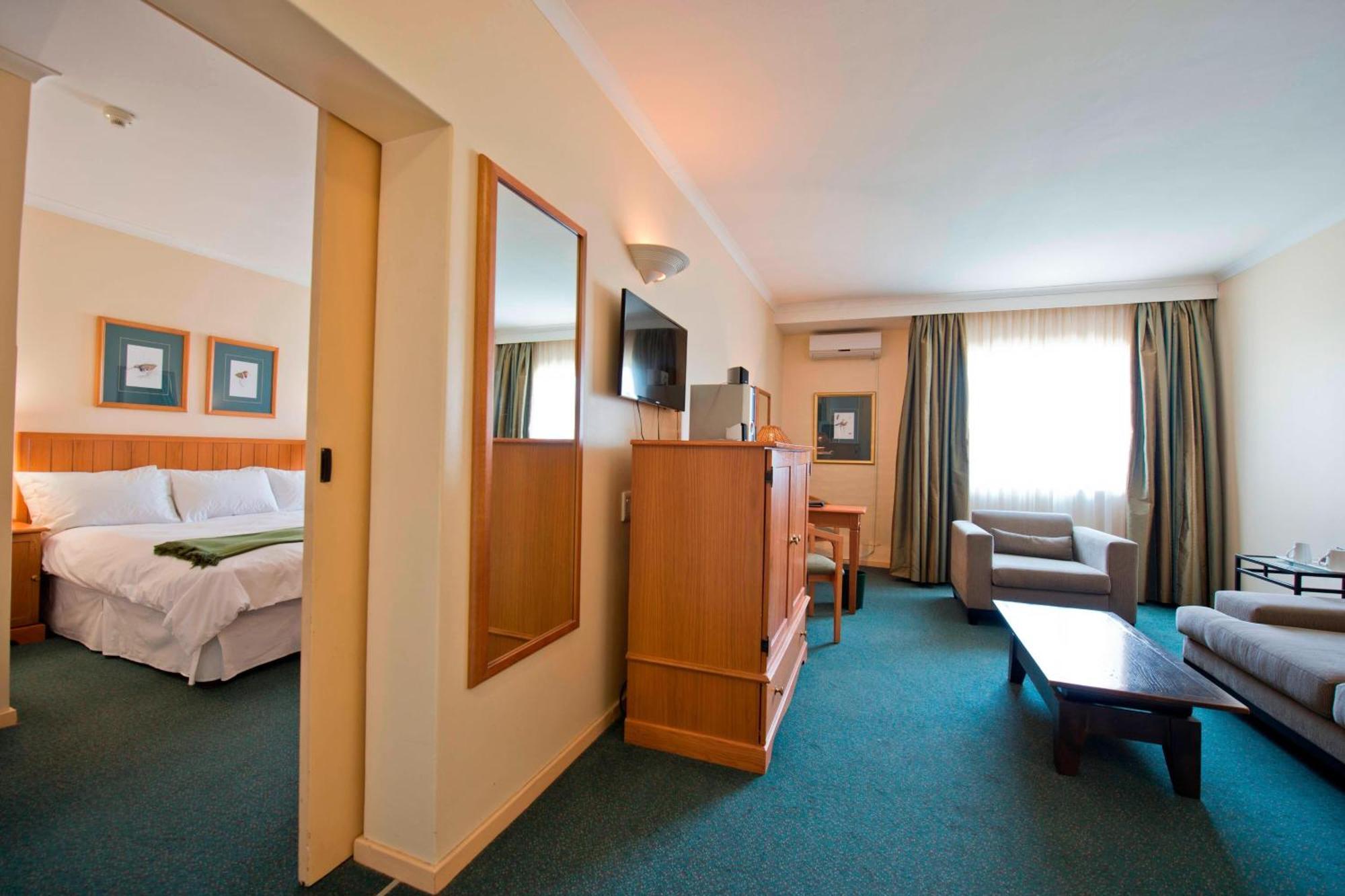 Protea Hotel By Marriott Ondangwa Buitenkant foto