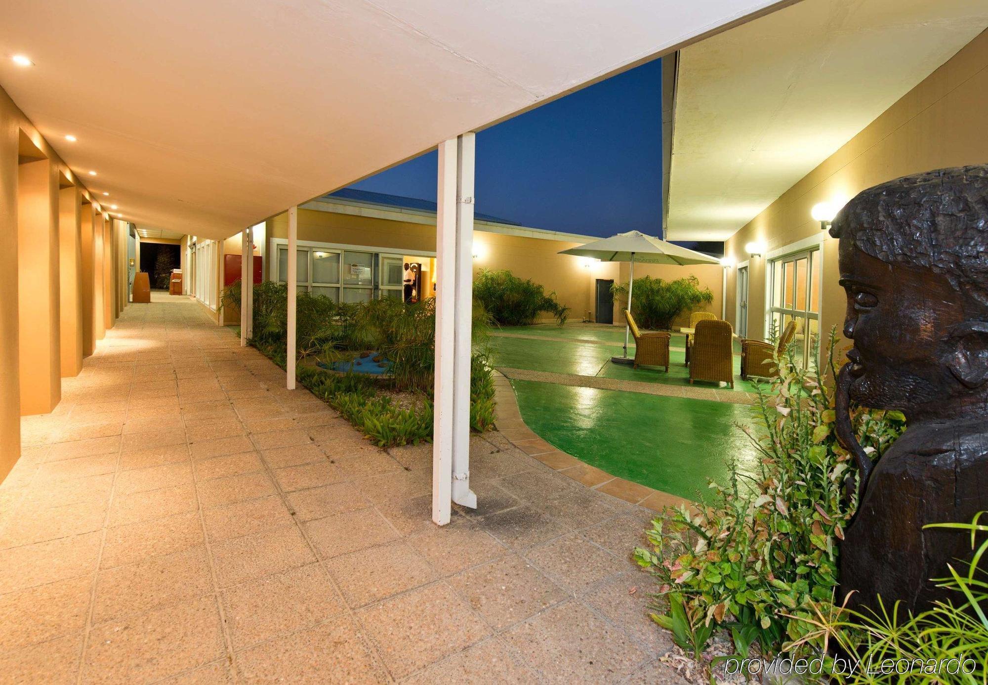 Protea Hotel By Marriott Ondangwa Buitenkant foto