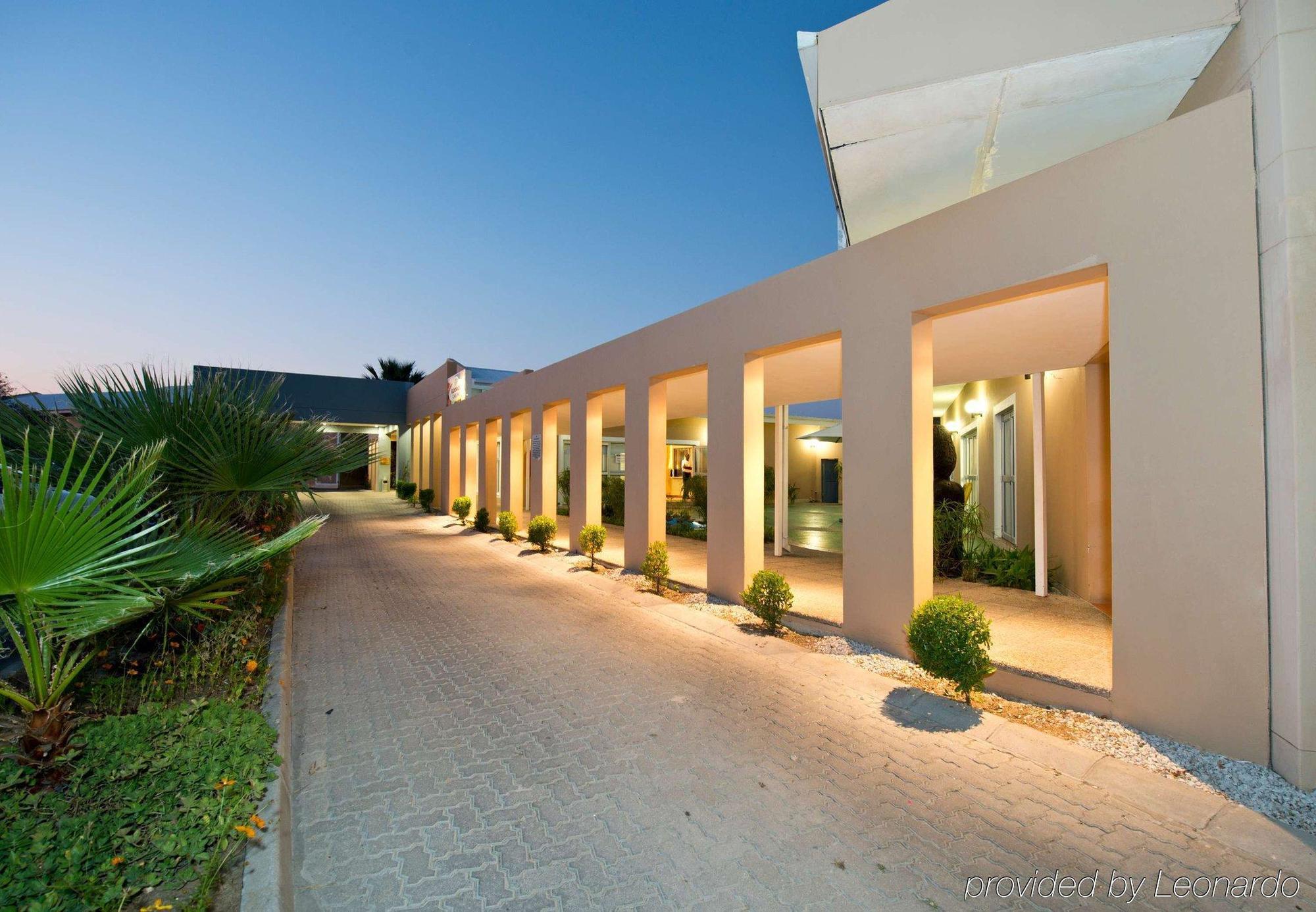 Protea Hotel By Marriott Ondangwa Buitenkant foto