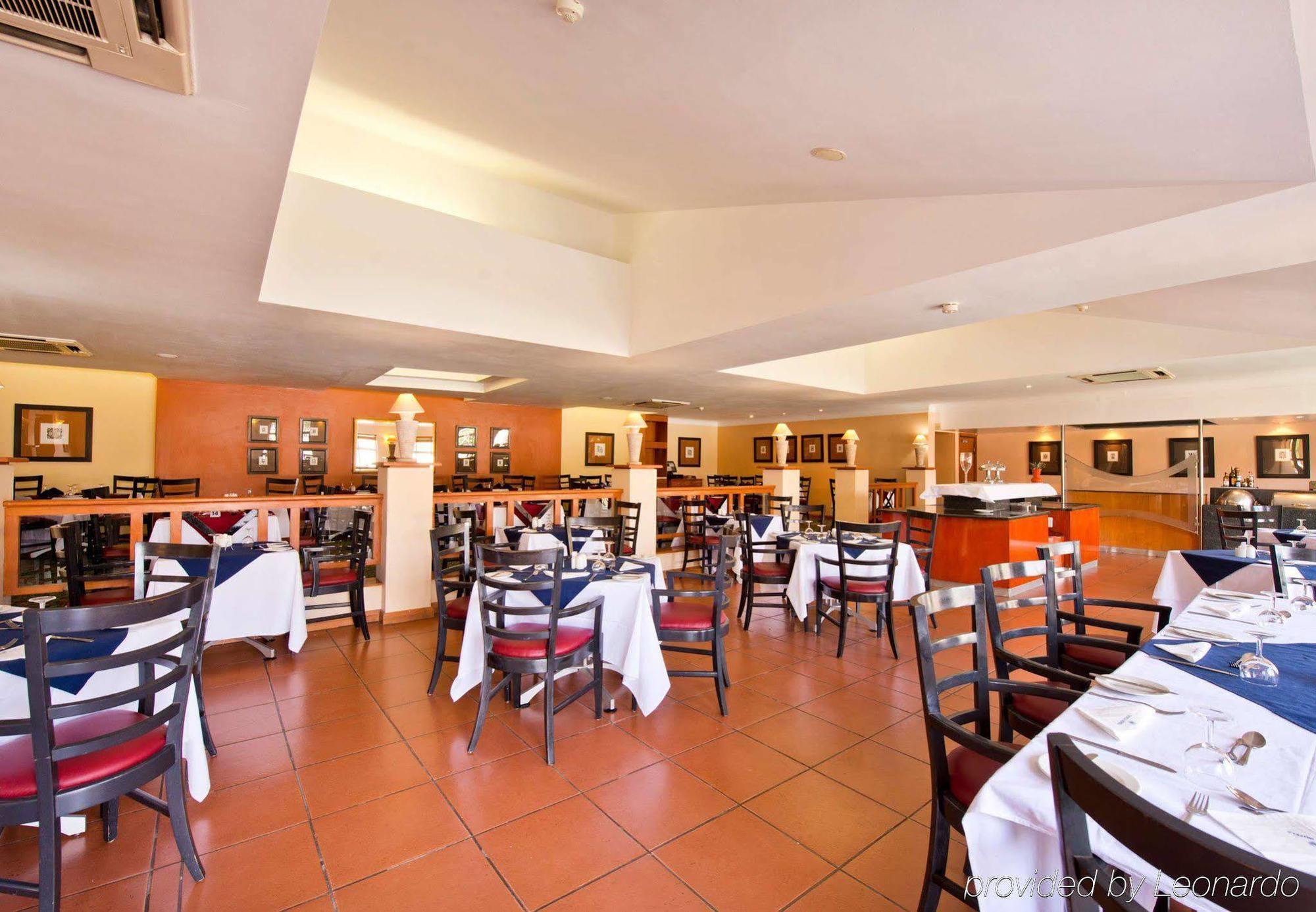 Protea Hotel By Marriott Ondangwa Buitenkant foto