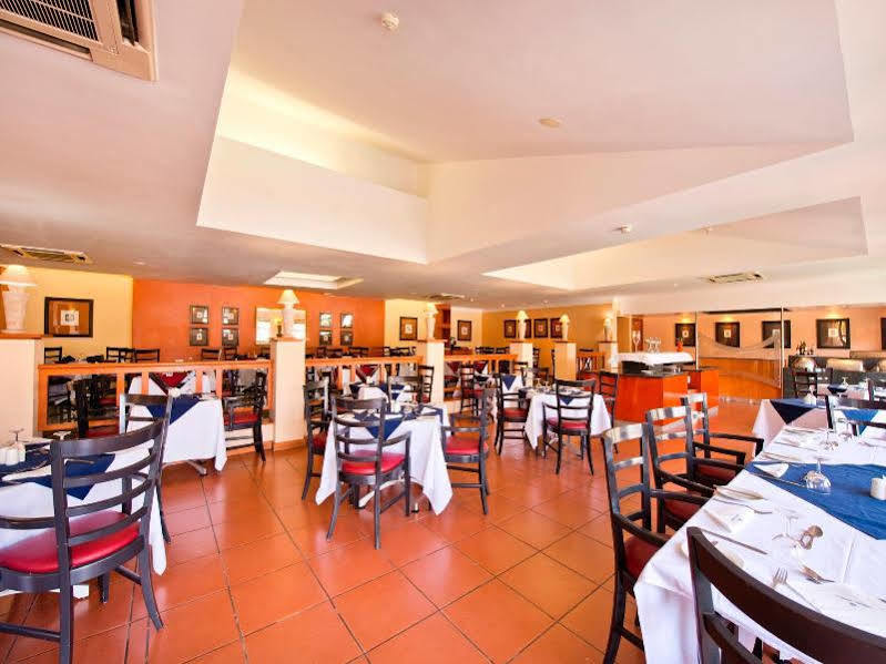 Protea Hotel By Marriott Ondangwa Buitenkant foto
